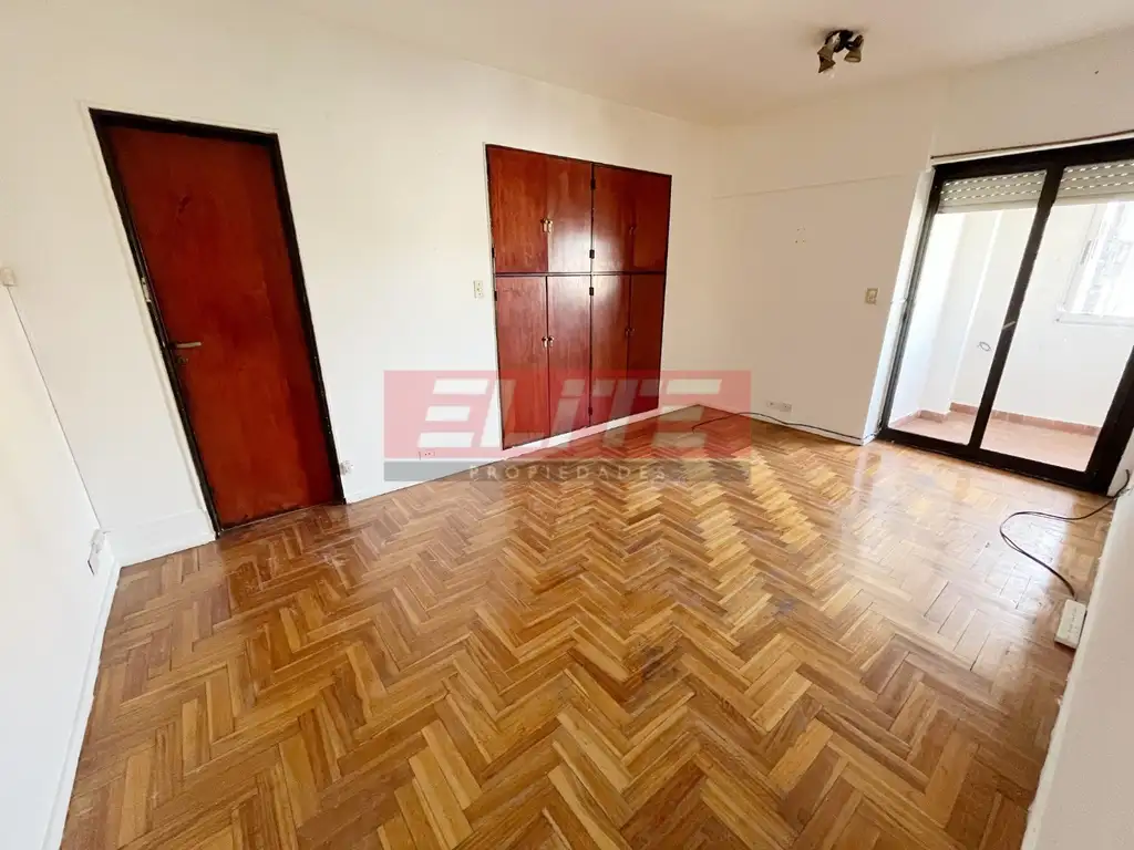 Depto 1 amb con cocina separada y balcon con cerramiento